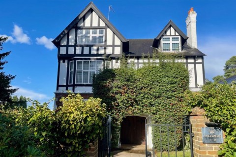 Foley Road, Esher - EAID:MatthewPierce, BID:Matthew Pierce